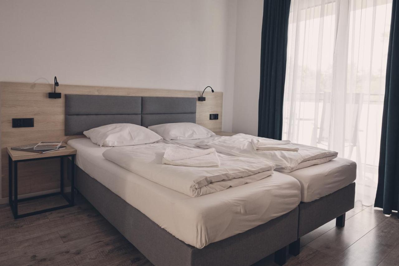 Holiday Siesta Pensjonat, Domki Rewal Exteriör bild